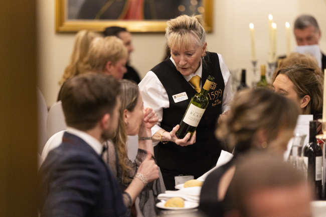 1599 team serving drinks at dinner